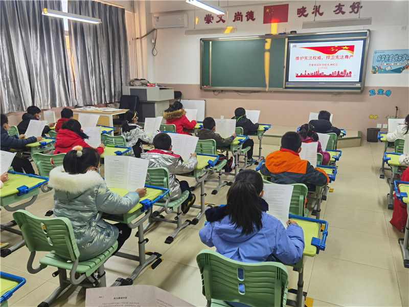 维护宪法权威，捍卫宪法尊严.jpg